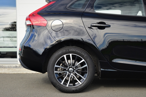  Volvo V40 T2 122CH SERIE LIMITEE ITEK EDITION
