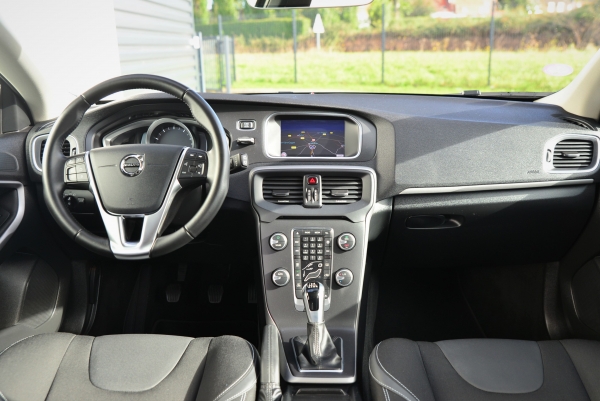  Volvo V40 T2 122CH SERIE LIMITEE ITEK EDITION