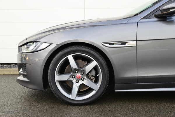 Jaguar  XE D180 R-SPORT BVA8