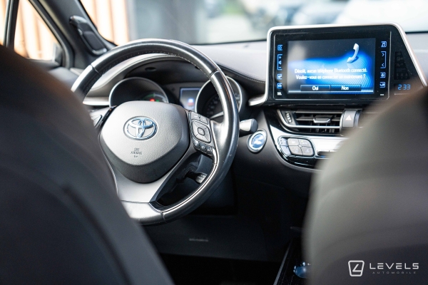 Toyota C-HR 122CH GRAPHIC PREMIUM 2WD E-CVT 