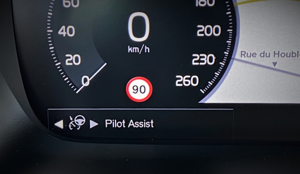  Volvo VOLVO XC40 D4 190 CH AWD FIRST EDITION GEARTRONIC 8