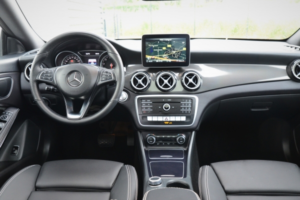 Mercedes CLA 200 STARLIGHT EDITION 7G-DCT 