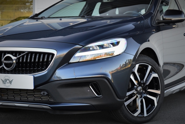  Volvo V40 CROSS COUNTRY T3 OVERSTA EDITION GEARTRONIC