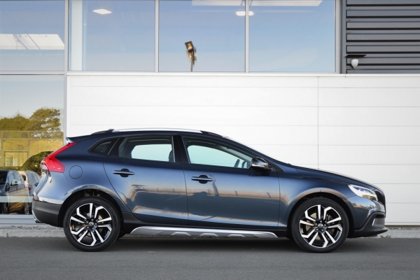  Volvo V40 CROSS COUNTRY T3 OVERSTA EDITION GEARTRONIC