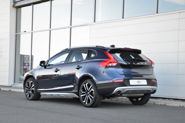 Volvo V40 CROSS COUNTRY T3 OVERSTA EDITION GEARTRONIC