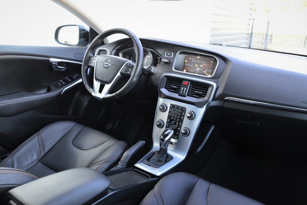  Volvo V40 CROSS COUNTRY T3 OVERSTA EDITION GEARTRONIC