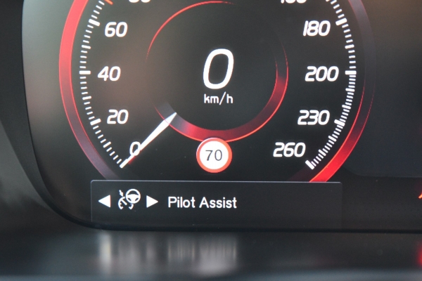 Volvo XC90 T8 TWIN ENGINE AWD R-DESIGN GEARTRONIC 8