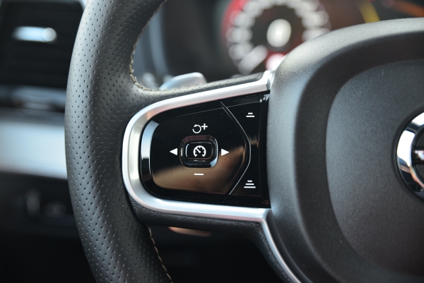  Volvo XC90 T8 TWIN ENGINE AWD R-DESIGN GEARTRONIC 8
