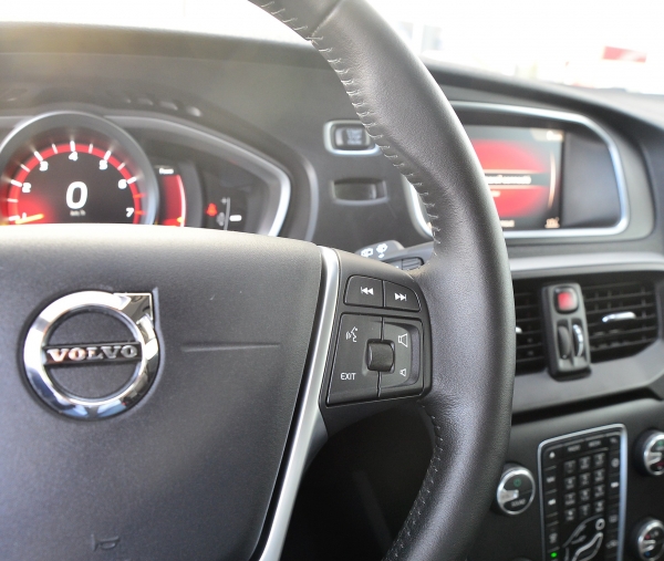  Volvo V40 T2 122CH SERIE LIMITEE ITEK EDITION 
