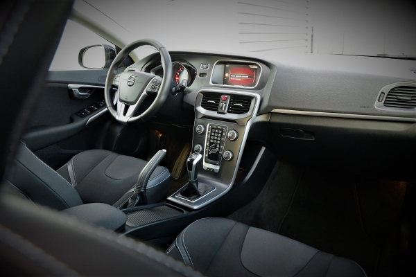  Volvo V40 T2 122CH SERIE LIMITEE ITEK EDITION 