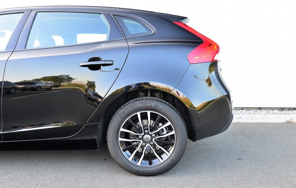  Volvo V40 T2 122CH SERIE LIMITEE ITEK EDITION 