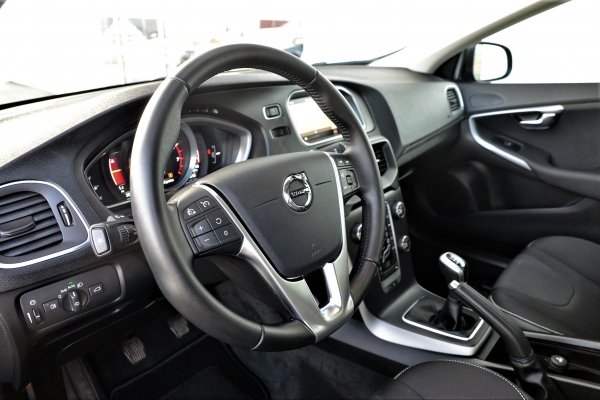  Volvo V40 T2 122CH SERIE LIMITEE ITEK EDITION 