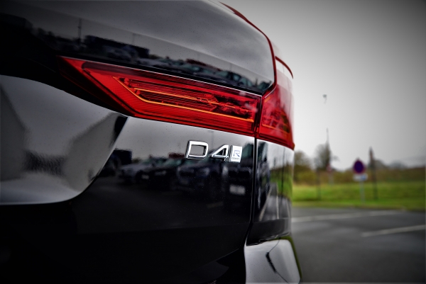  Volvo XC60 D4 190 CH R-DESIGN GEARTRONIC 8