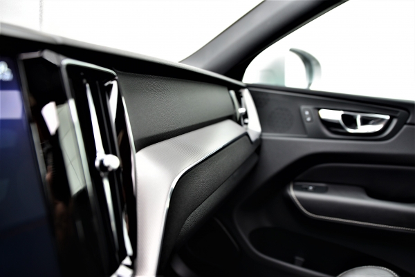  Volvo XC60 D4 190 CH R-DESIGN GEARTRONIC 8