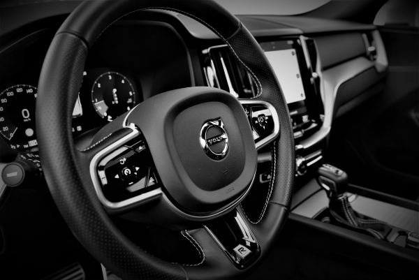  Volvo XC60 D4 190 CH R-DESIGN GEARTRONIC 8