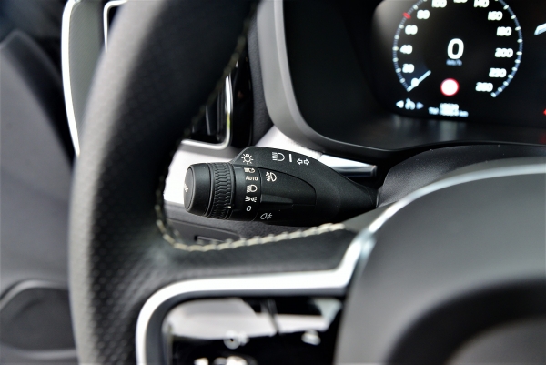  Volvo XC60 D4 190 CH R-DESIGN GEARTRONIC 8