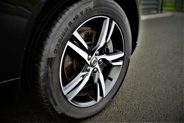  Volvo XC60 D4 190 CH R-DESIGN GEARTRONIC 8