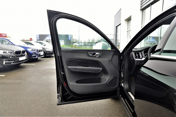  Volvo XC60 D4 190 CH R-DESIGN GEARTRONIC 8