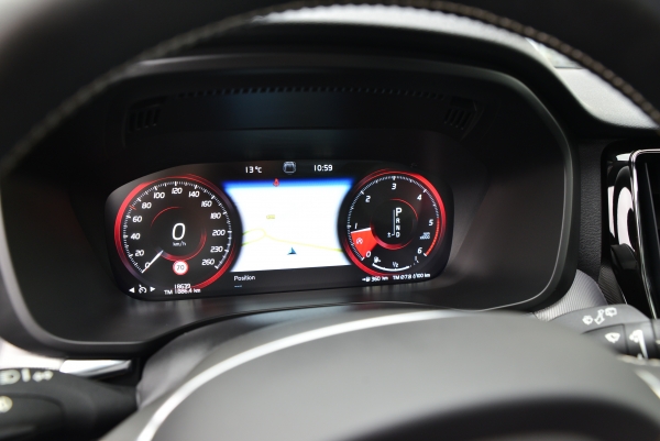  Volvo XC60 D4 190 CH R-DESIGN GEARTRONIC 8
