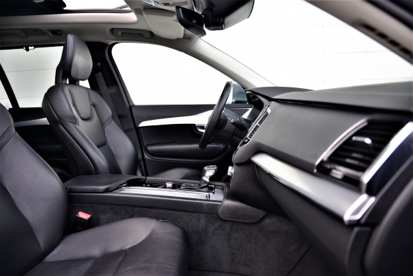  Volvo XC90 D4 190CH MOMENTUM GEARTRONIC 7P