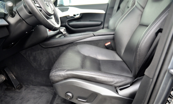  Volvo XC90 D4 190CH MOMENTUM GEARTRONIC 7P