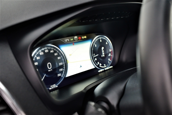  Volvo XC90 D4 190CH MOMENTUM GEARTRONIC 7P