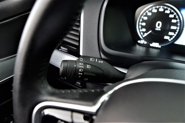  Volvo XC90 D4 190CH MOMENTUM GEARTRONIC 7P