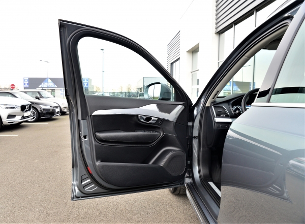  Volvo XC90 D4 190CH MOMENTUM GEARTRONIC 7P