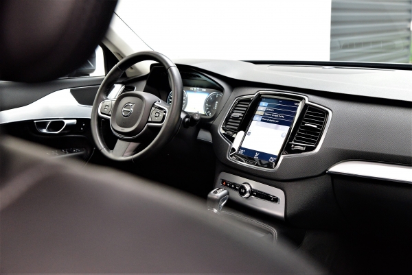  Volvo XC90 D4 190CH MOMENTUM GEARTRONIC 7P