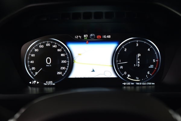  Volvo XC90 D4 190CH MOMENTUM GEARTRONIC 7P