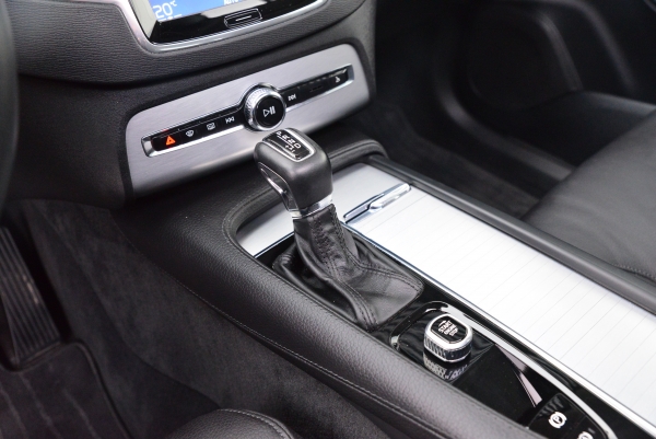  Volvo XC90 D4 190CH MOMENTUM GEARTRONIC 7P
