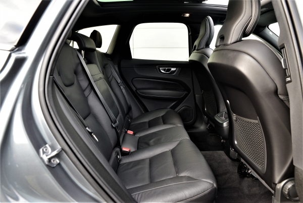  Volvo XC60 T5 250 AWD R-DESIGN GEARTRONIC