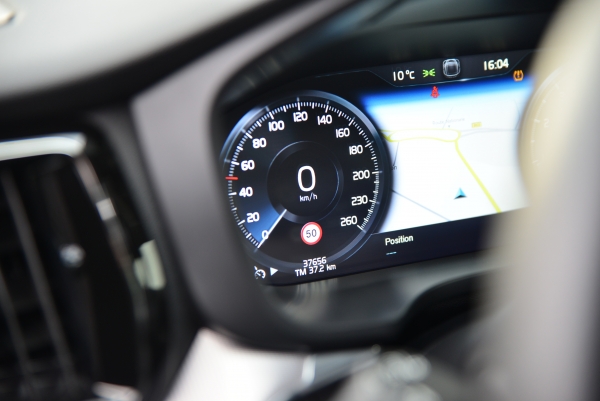 Volvo XC60 T5 250 AWD R-DESIGN GEARTRONIC