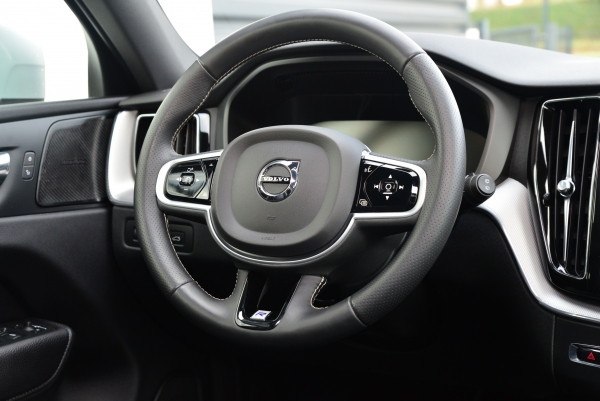  Volvo XC60 T5 250 AWD R-DESIGN GEARTRONIC