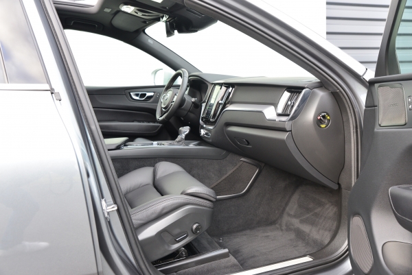  Volvo XC60 T5 250 AWD R-DESIGN GEARTRONIC