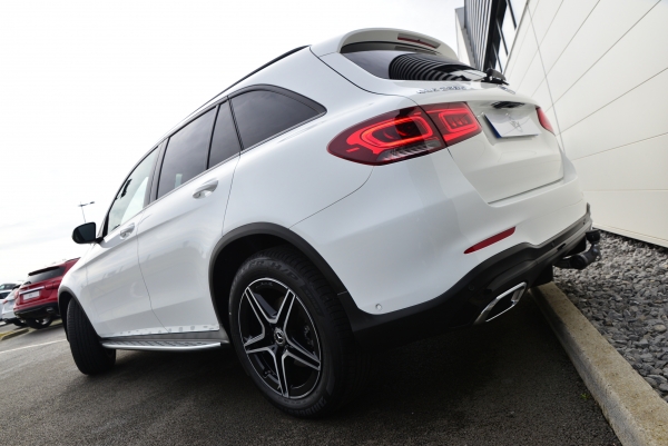 Mercedes GLC 220D 4MATIC AMG LINE LAUNCH EDITION 9G-TRONIC