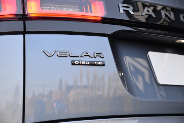 Land Rover RANGE ROVER VELAR D180 SE R-DYNAMIC 