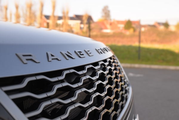 Land Rover RANGE ROVER VELAR D180 SE R-DYNAMIC 