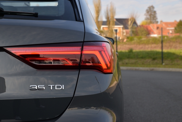 Audi Q3 35 TDI 150 DESIGN LUXE S-TRONIC 7