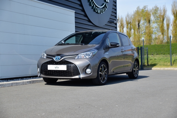 Toyota YARIS HYBRIDE 100H COLLECTION E-CVT