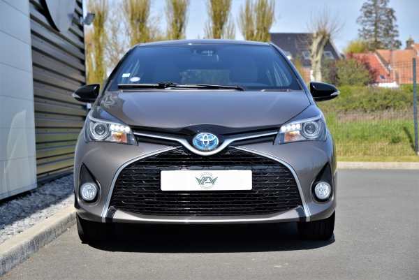 Toyota YARIS HYBRIDE 100H COLLECTION E-CVT