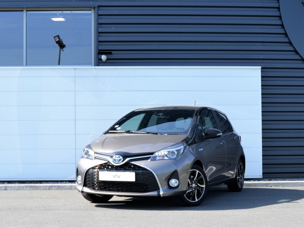 Toyota YARIS HYBRIDE 100H COLLECTION E-CVT