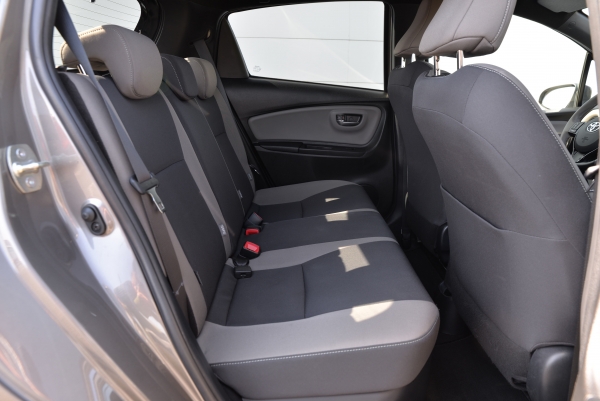 Toyota YARIS HYBRIDE 100H COLLECTION E-CVT