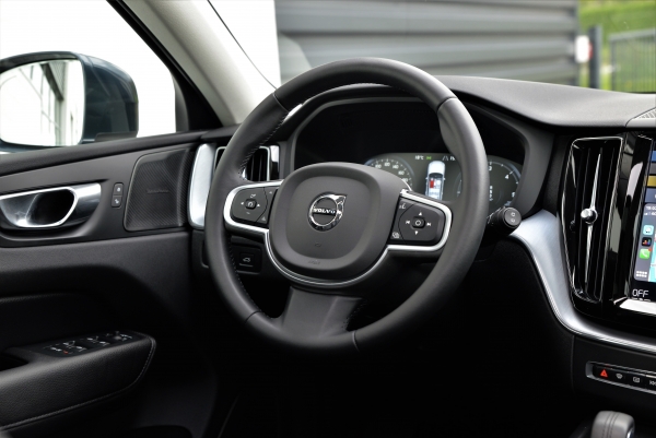  Volvo XC60 B4  AWD 197CH BUSINESS EXECUTIVE GEARTRONIC 8