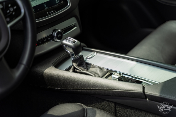  Volvo VOLVO XC90 D4 190 CH MOMENTUM GEARTRONIC 7 PLACES