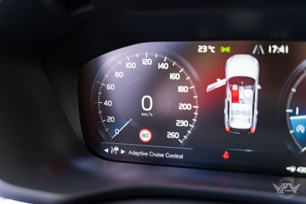  Volvo XC60 D4 190CH AWD R-DESIGN GEARTRONIC 8