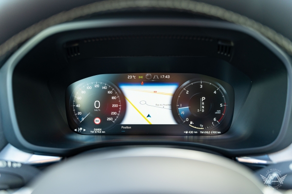  Volvo XC60 D4 190CH AWD R-DESIGN GEARTRONIC 8