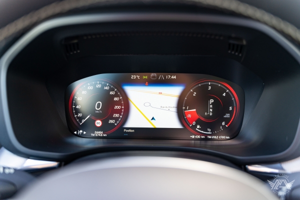  Volvo XC60 D4 190CH AWD R-DESIGN GEARTRONIC 8