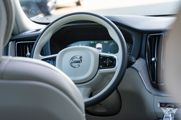  Volvo XC60 T8 TWIN ENGINE 390CH INSCRIPTION LUXE GEARTRONIC 8