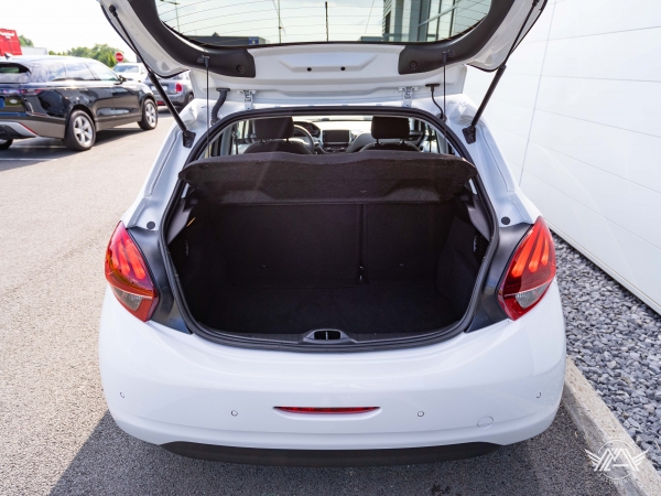 Peugeot 208 1.2 Puretech 82 ch Signature 5p